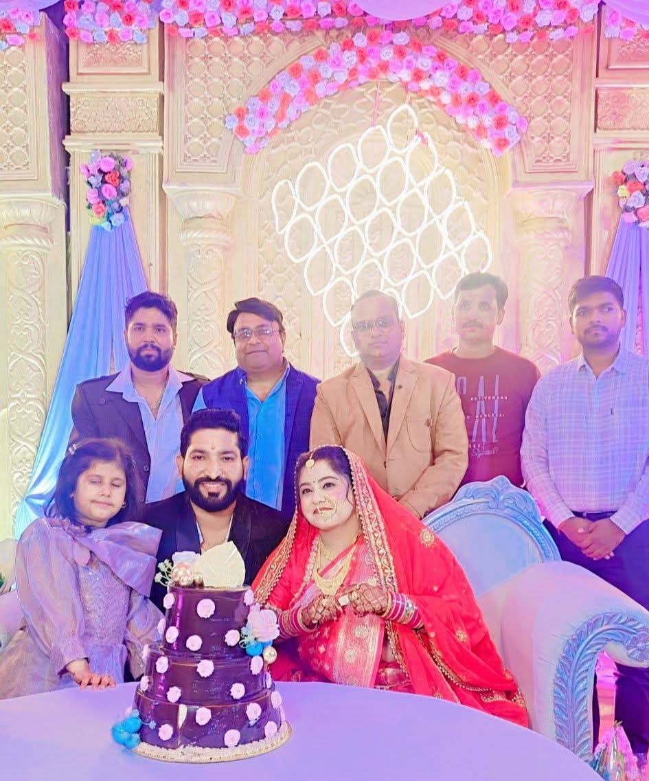 AKTripaathi's tweet image. Attended the grand reception of younger brother #Advocate_Saurabh_Shukla and
Wishing the newly married couple with endless love, laughter and good vibes on their journey ahead.

#WeddingVibes #reception