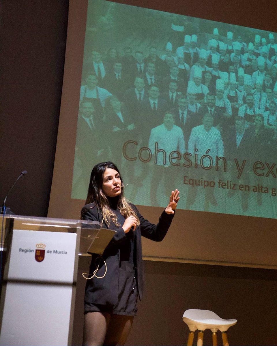 cctmurcia's tweet image. Durante la jornada celebrada esta mañana, reflexionamos sobre talento, vocación y nuevas narrativas del servicio.

Una sesión conducida por Óscar Carrión, que puso en valor la importancia del servicio en la construcción de la experiencia gastronómica. 🍽️

#SoyCCT #Formación