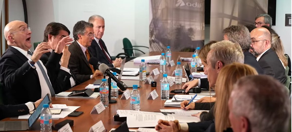 CarlosPuceland's tweet image. -Secretario de Estado: "Te pido un gesto. Si aprobáis los pasos de Ariza, hablamos de lo demás".
-Alcalde: "Paraliza tú la nueva estación de trenes y arrancamos Ariza"

😳 Es increíble que Carnero proponga paralizar la obra civil más importante de la historia de Valladolid.