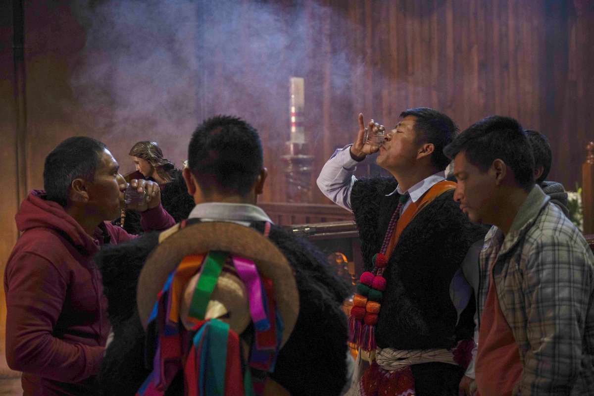 🪇🥁En Tenejapa, Chiapas; músicos tradicionales celebraron el Día de Santa Cecilia, su patrona. Con instrumentos realizaron un recorrido desde la casa donde reguardan a la Virgen hasta la iglesia🔔✝️

📸: Isabel Mateos / Cuartoscuro