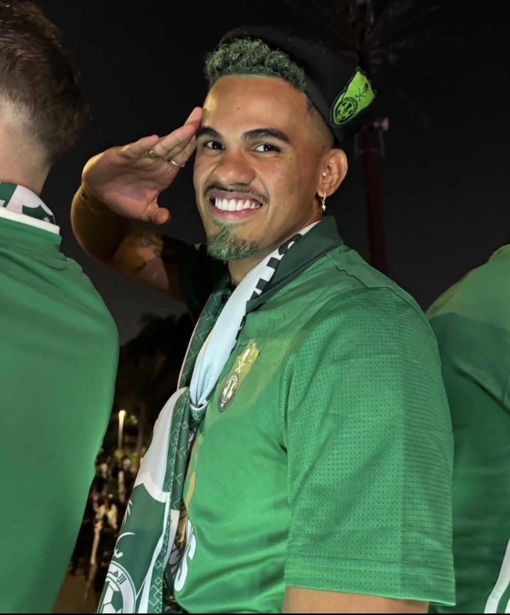 اقولها وانا مقتنع بكلامي 
الاهلي بدون جالينو لا شي 

غياب جالينو اثر علينا بشكل ولو ماجانا ذاك الوقت كان ماحققنا النخبة اقسم بالله