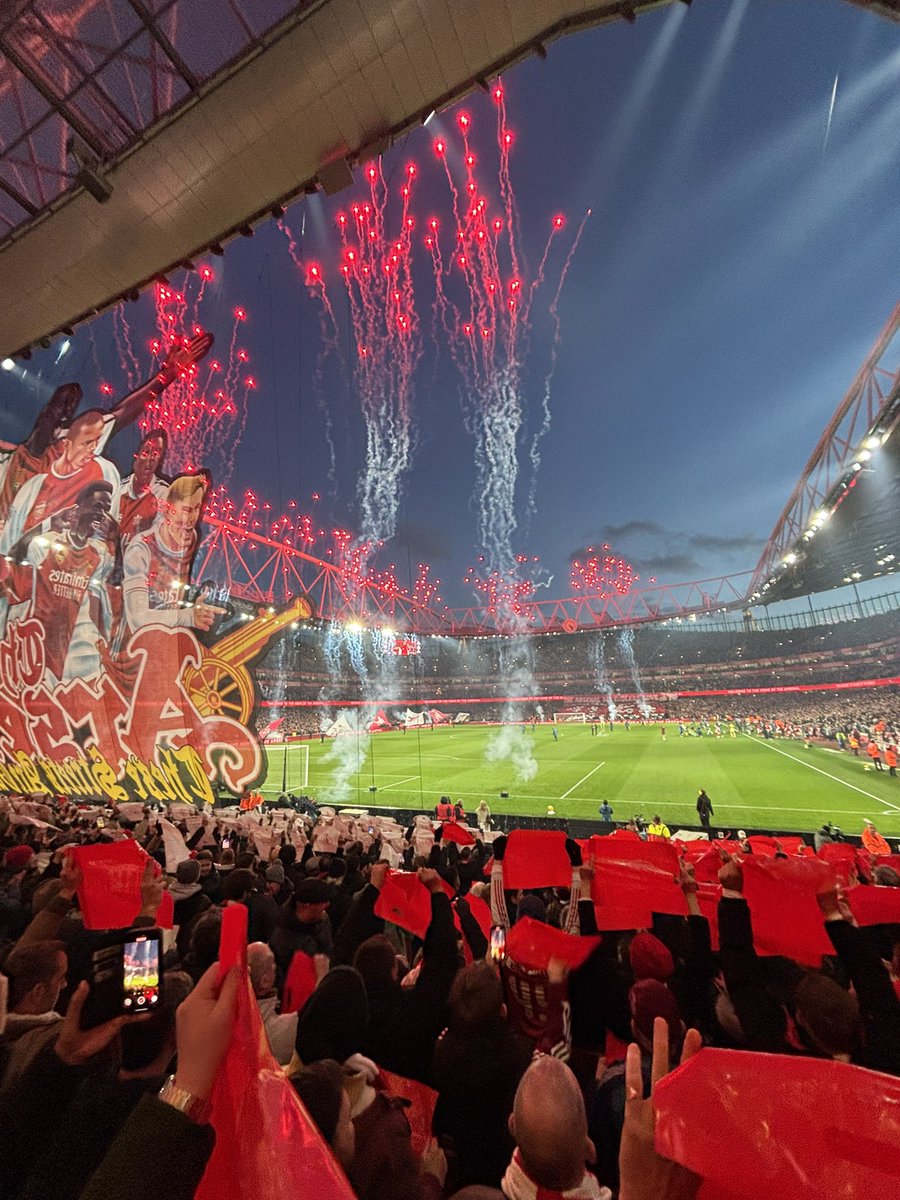 MossMan800's tweet image. Not a bad way to start a great game #NLD #arsenal