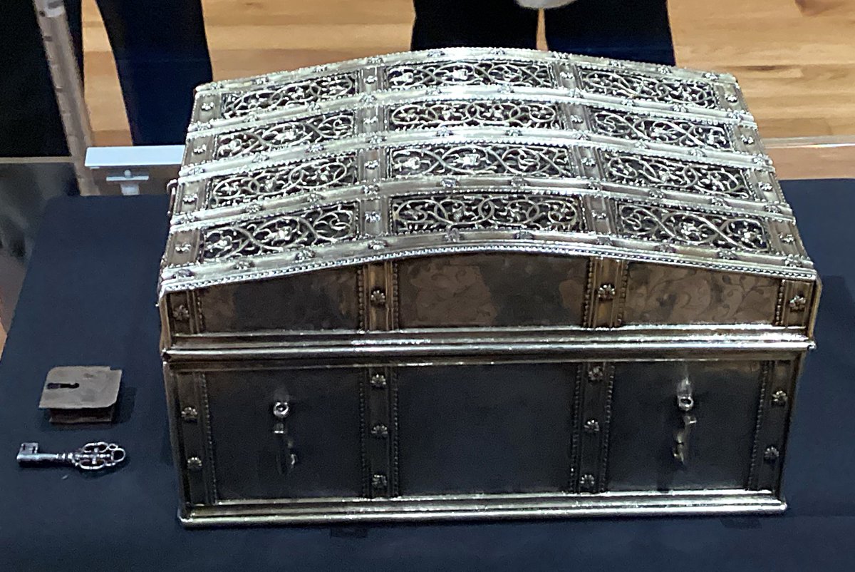 Tonight, I am reporting on the #Mary, Queen of Scots #Casket which has for long been associated with the famous queen and is a rare and spectacular piece of historic #silver in its own right:nigelsphotoblog.co.uk/2025/11/the-ma…