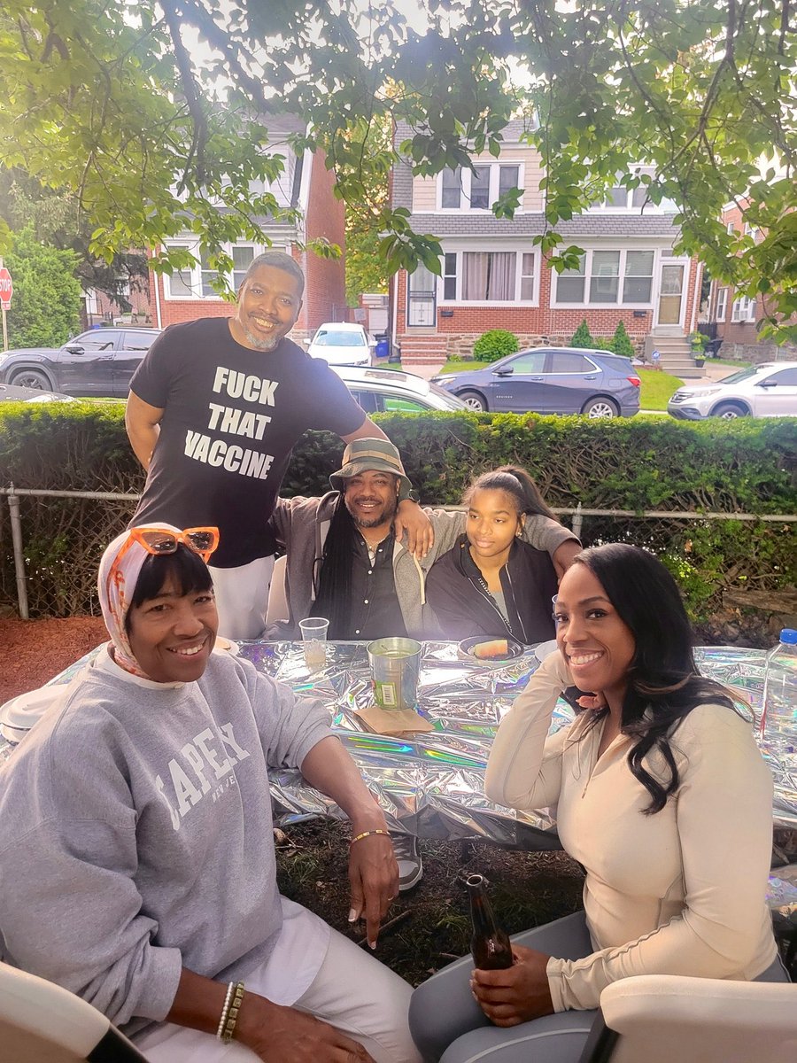 MajToure999's tweet image. Call that... &apos;Freedom wear.&apos;

BGM gear is about more than fashion.

It’s about principles that travel.

Local roots. Global message.

Grab yours. Link in thread ⬇️