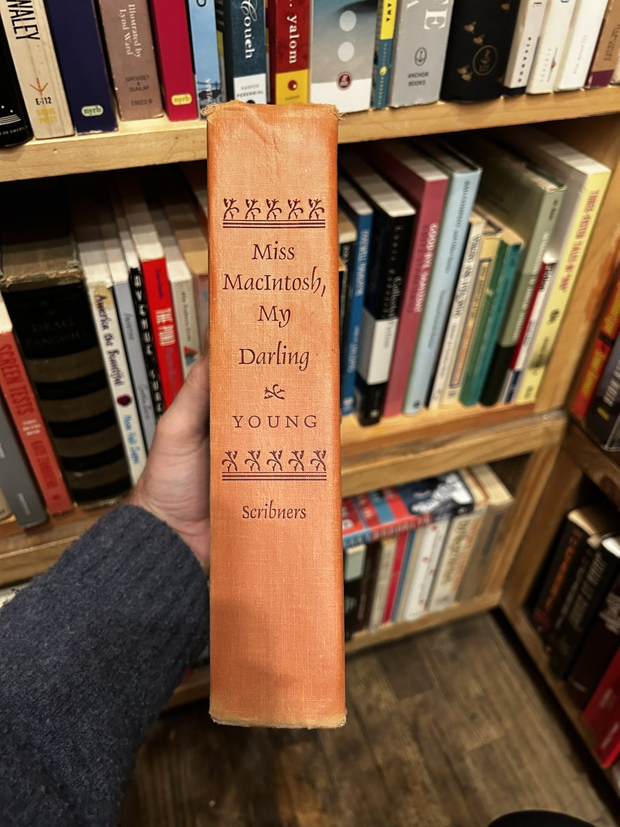 EleventhVolume's tweet photo. Thrifting in NYC is insane https://t.co/qc8kVetREJ
