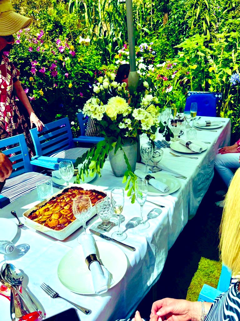 It’s been a rainy day in old London town - I'm looking back at dining al fresco in the garden 

#allotment #Plants #Flowers #GrowYourOwn 
#Vegetables  #Growing #Seeds #mygarden #GardeningX #GardenersWorld <a href="/GWandShows/">BBC Gardeners World</a> <a href="/GWmag/">BBC Gardeners' World Mag</a>