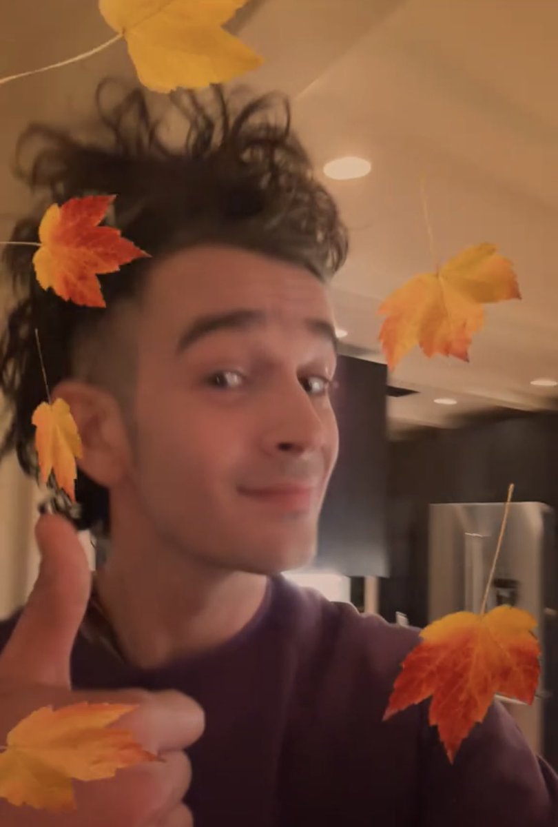 pumpkin spice gingerbread cookie with maple frosting and fall leaf shaped glittery sprinkles on top 🍁🍂