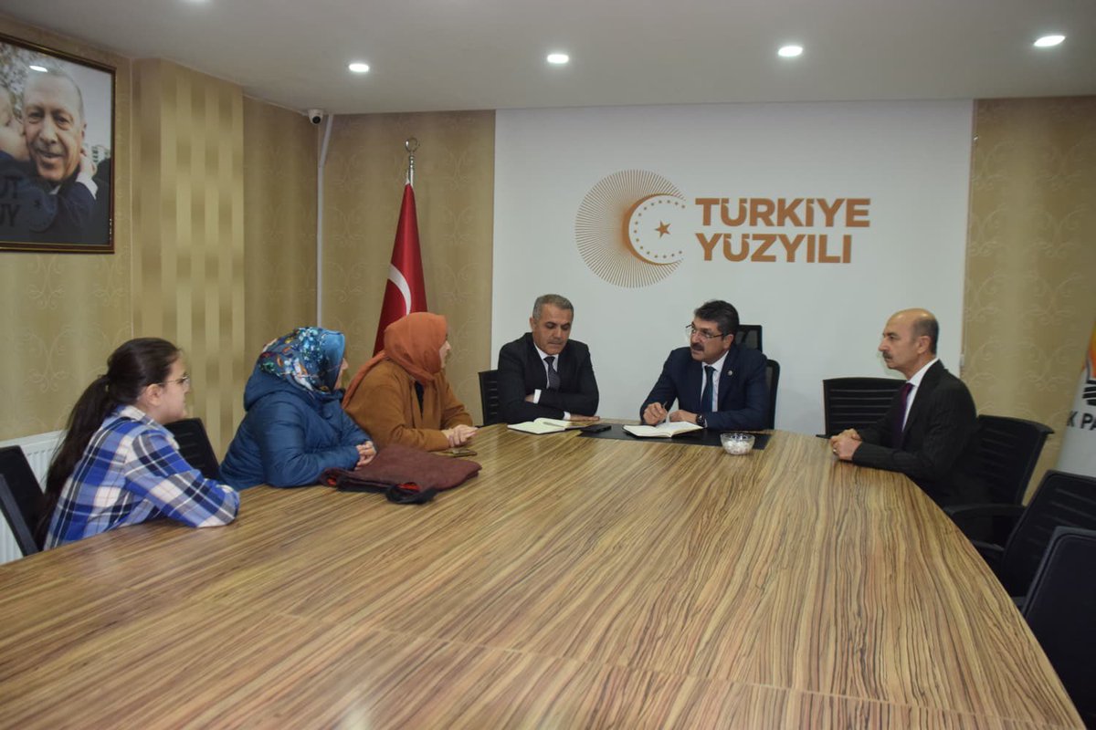 Ak Parti Batman Milletvekili Ferhat Nasıroğlu il başkanlığının düzenlediği “Halk Günü” buluşmasına katıldı.

Nasıroğlu:
hemşerilerimizle yüz yüze gelerek sorunlarını ve taleplerini dinledik.

Milletimizin her bir beklentisini önemsiyor; çözüm odaklı bir anlayışla notlarımızı alıp