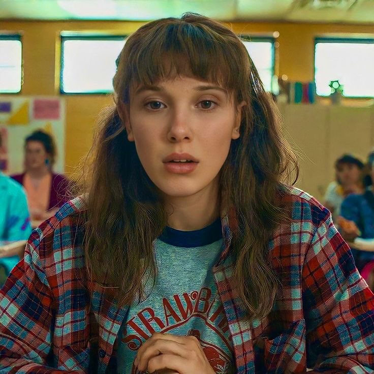 N0Se1_'s tweet image. Existe um reflexo entre essas duas na S4 que eu aprecio muito.

Ambas se sentem totalmente isoladas daquilo que faziam elas se sentirem completas e felizes: a Max se afunda numa depressão e a El começa a se sentir vista como um monstro como no passado, as duas sozinhas.