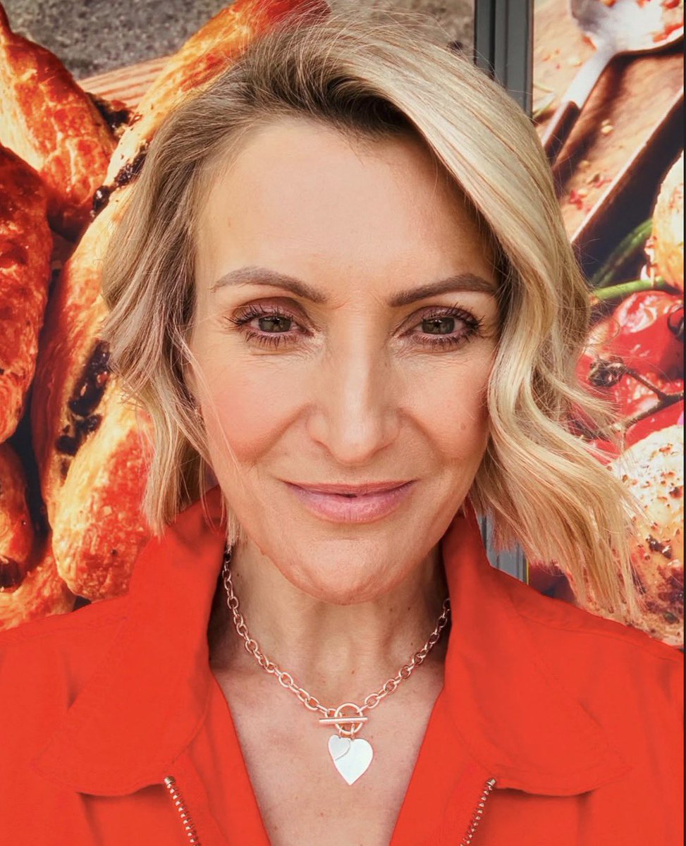 helencook posted: new hair 💇‍♀️