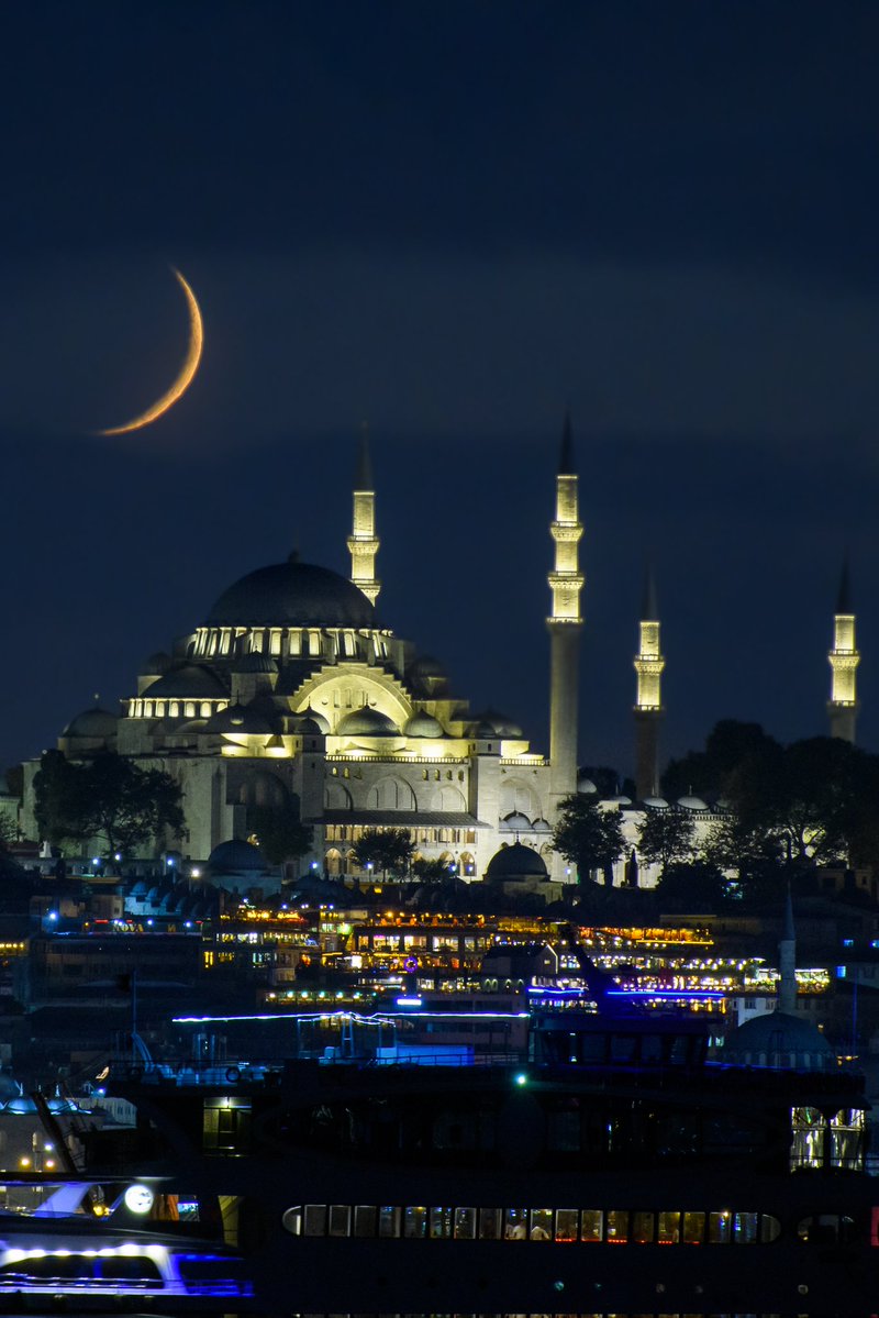 Benim söylemek için çırpındığım gecelerde,
Siz yoktunuz...