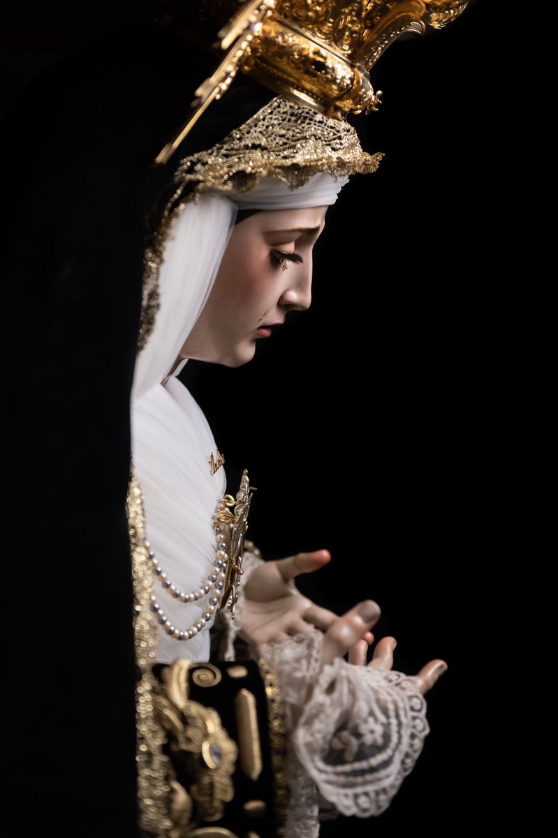 SantaCruzMalaga's tweet image. Hoy, 24 de noviembre, celebramos el XLI Aniversario de bendición de Nuestra Señora de los Dolores en su Amparo y Misericordia.

“Mujer, ahí está tu hijo.” Luego dijo al discípulo: “Ahí tienes a tu madre”
Juan 19, 17-39

#CofradiasMLG