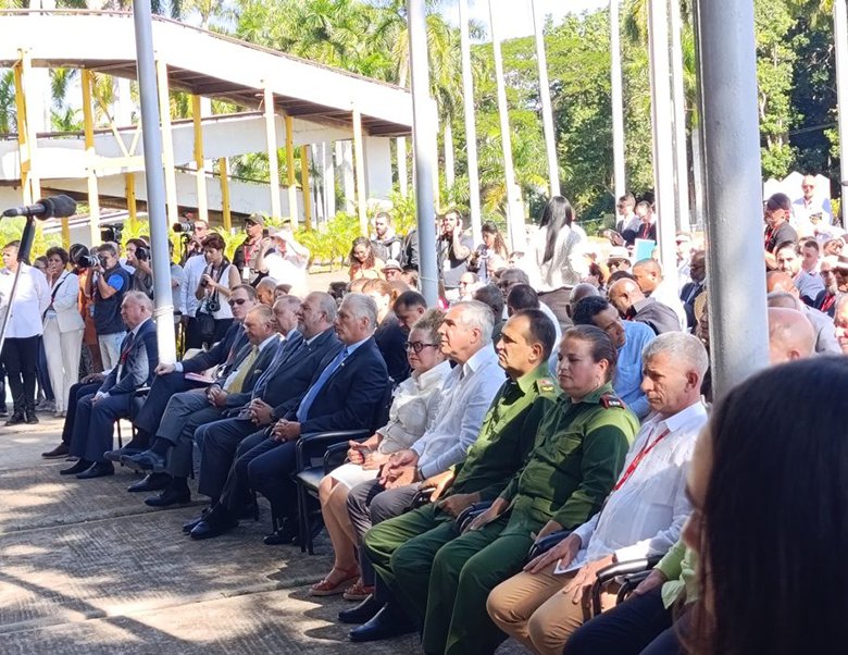 JuventudRebelde's tweet photo. #Cuba 🇨🇺 Presidente @DiazCanelB inaugura #FIHAV2025 evento esencial para la economía
📌La cita, que se extiende hasta el 29 de noviembre en #ExpoCuba, reúne a empresarios y delegaciones de múltiples naciones en un contexto internacional complejo
⬇️https://t.co/fw65jRz0Uf https://t.co/IhtRluqnDI