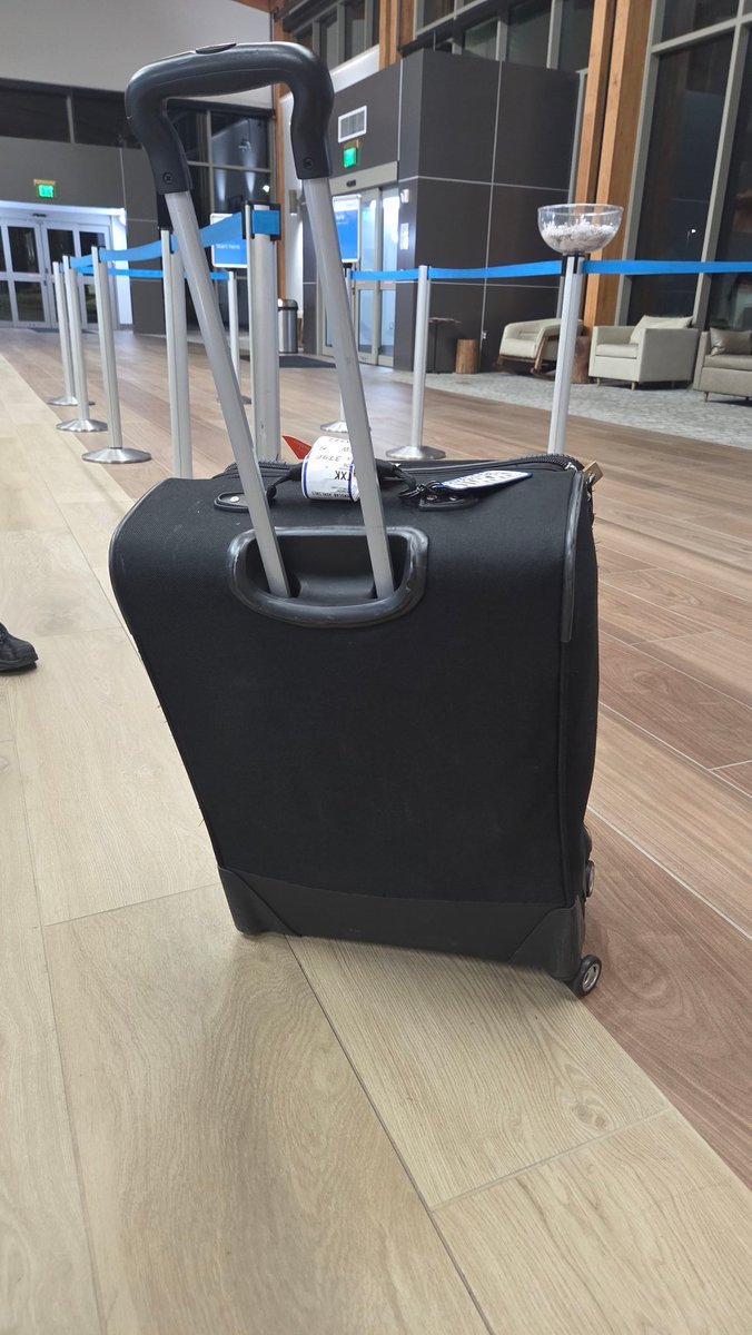 GCubed72's tweet photo. @AmericanAir your baggage polices and customer service concerning bag damage are severely lacking.  When you break my bag, making it unrollable and unusable, that is not "Wear and Tear".

But what do I know ... #AAdvantage since 1996. Over 100k miles. #DisSatisfiedCustomer https://t.co/CmyWu0zpXS