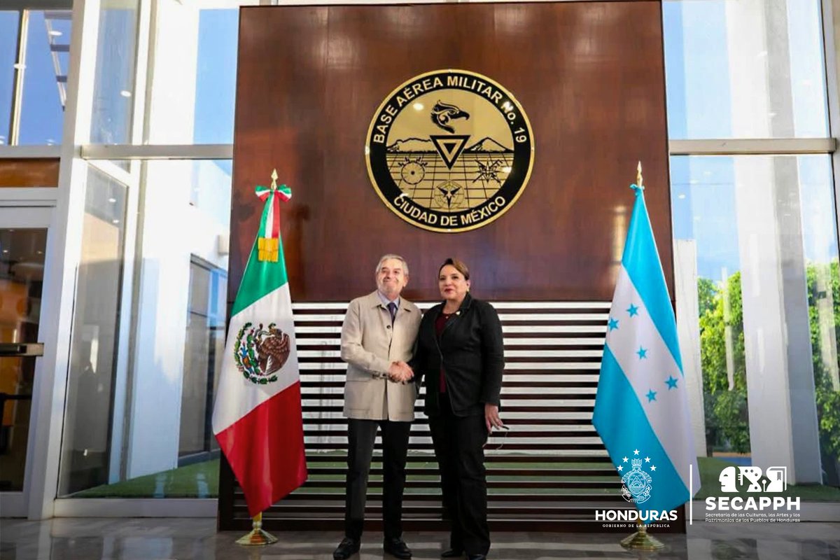 SECAPPH's tweet image. #SECAPPHInforma 🇭🇳🇲🇽 La Presidenta @xiomaracastroz  inicia su visita oficial para fortalecer los lazos de cooperación con la Presidenta Claudia Sheinbaum y el pueblo mexicano.

Honduras y México unidos por una visión compartida. Dos mujeres abriendo caminos. 💜

#SECAPPH…