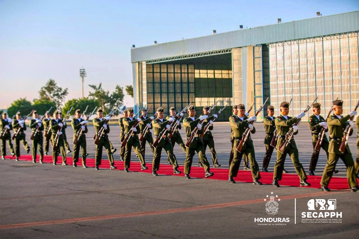 SECAPPH's tweet image. #SECAPPHInforma 🇭🇳🇲🇽 La Presidenta @xiomaracastroz  inicia su visita oficial para fortalecer los lazos de cooperación con la Presidenta Claudia Sheinbaum y el pueblo mexicano.

Honduras y México unidos por una visión compartida. Dos mujeres abriendo caminos. 💜

#SECAPPH…
