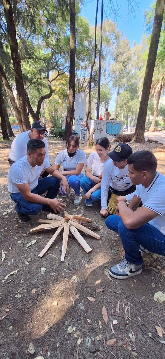 Rescate_Condor's tweet image. Actividades del Curso Institucional de Supervivencia, para los elementos del escalafón básico de adiestramiento.

#CóndorCercaDeTi
#ProteccionCivil
#Voluntarios
#CDMX
#rescate