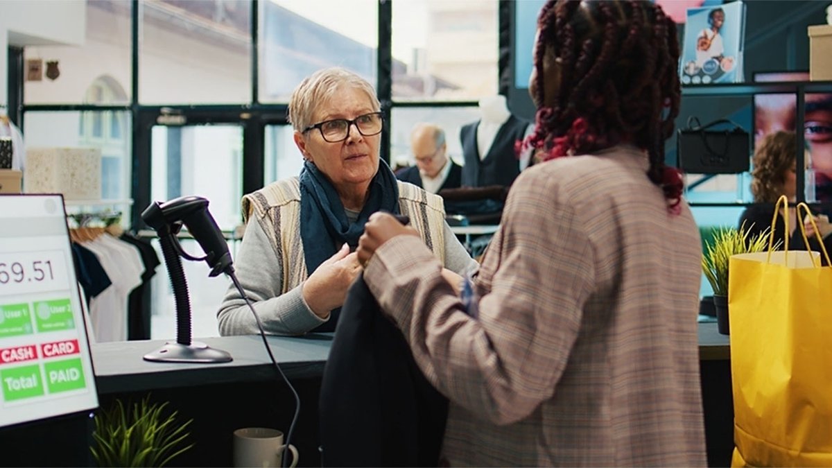 SamsungBizUSA's tweet photo. Too many terminals. Too many vendors. Too much complexity.
#MobilePOS systems simplify payments with fewer wires, fewer contracts and fewer headaches, all while saving you ๐ต.
Learn more about how #SamsungBusiness mobile solutions can streamline your store setup here: https://t.co/DbEQwZ9S2T