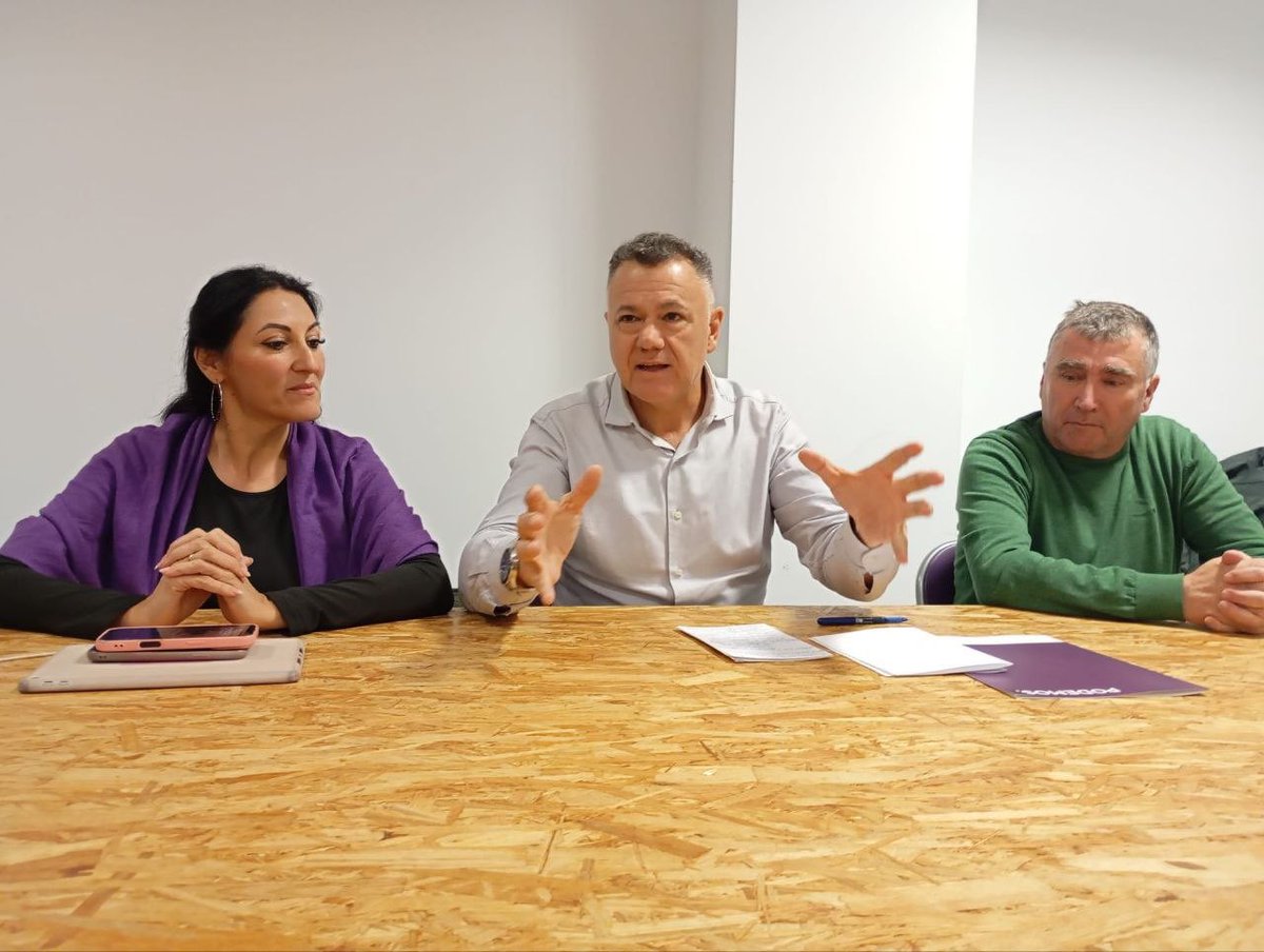 Acabo de salir del encuentro con la militancia de Podemos en Granada. Debate claro, gente comprometida y muchas ideas para seguir empujando. Me voy satisfecho y con tareas por delante. Gracias por el trabajo y la honestidad. Seguimos.