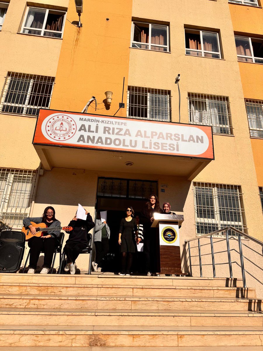 ARA_Lisesi's tweet photo. Okulumuzda Öğretmenler Günü kutlamamızı ve pasta kesimimizi yaptık. Öğrencilerimizin yüreğine dokunan tüm öğretmenlerimize teşekkür ederiz.”

@tcmeb @Yusuf__Tekin @tuncay_akkoyun @ali_eyyupkoca @kzltepekymkmlk @SuleymnAKIN 
@akadirgms https://t.co/0fkIxPznRB