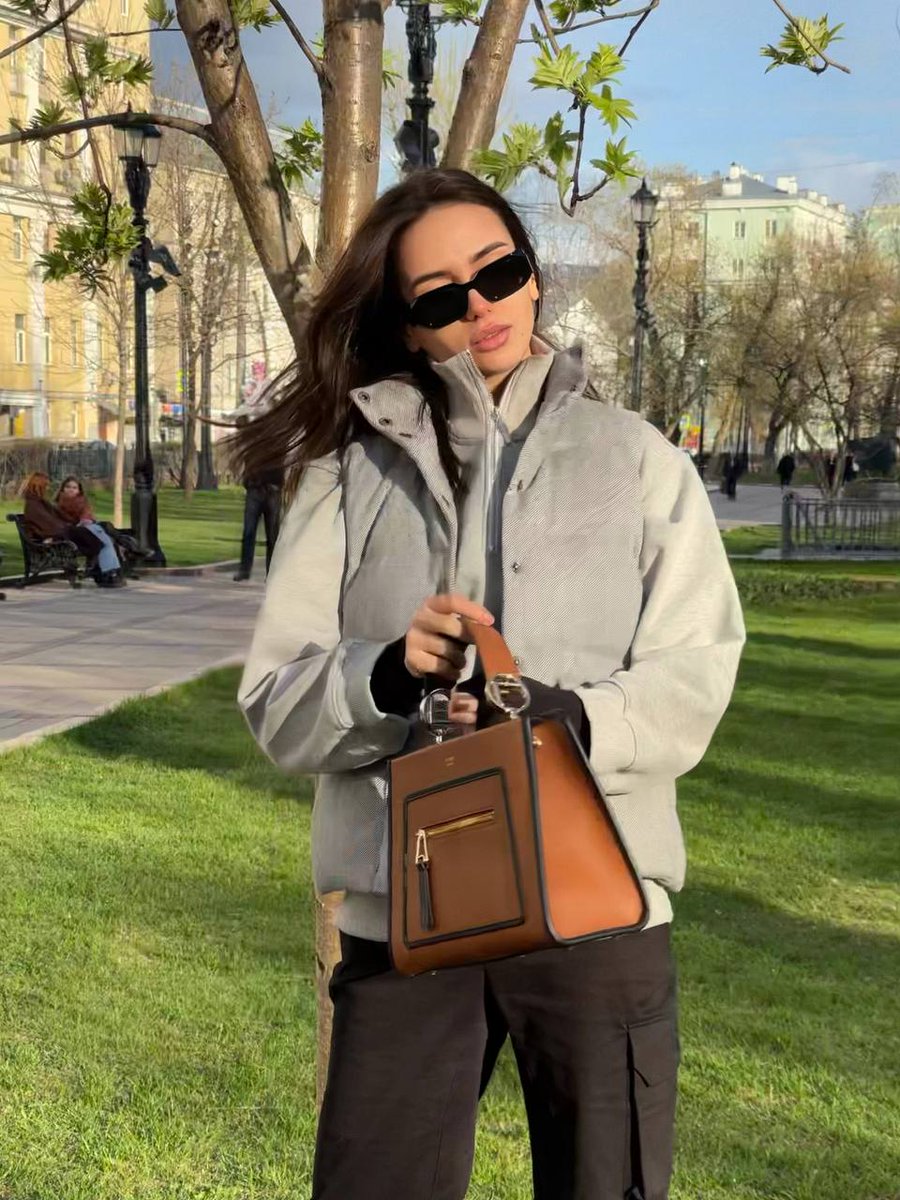 Isabeauqwe's tweet image. Feeling the sunshine and the vibe today. 🌞 #SpringVibes #FashionInspo #CasualStyle 😎