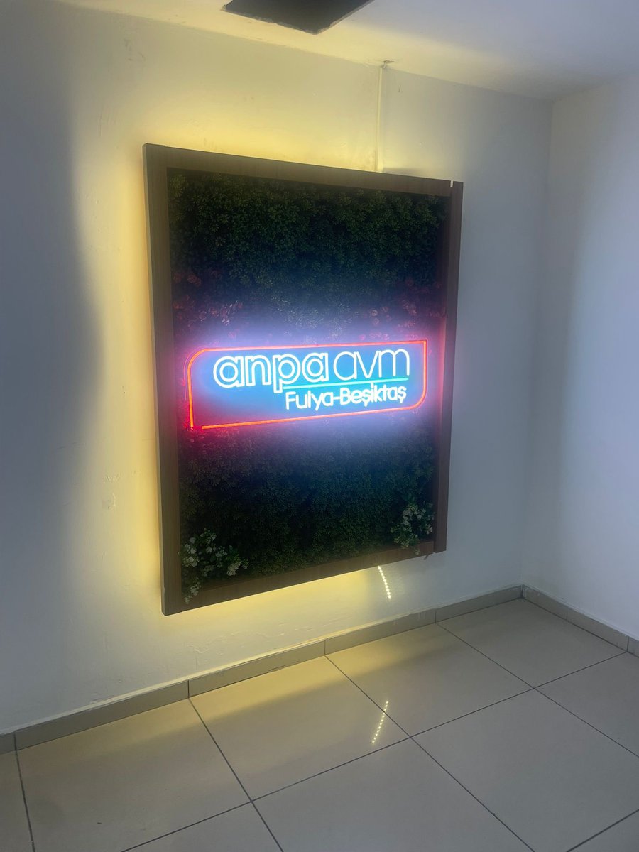 Bu kulüp daha ne rezillikler görecek? Fulya’daki Süleyman Seba kompleksini hangi yetki ve hakla Anpagross’a teslim ediyorsunuz? Süleyman Seba Kompleksi yazısı kaldırılıp yerine neden AnpaGross tabelası koyuluyor. Bunlara kim AnpaAvm tabelası hakkı veriyor? Bu nasıl Beşiktaşlılık?