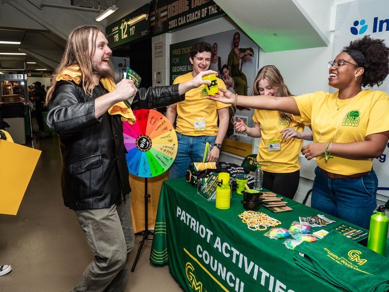 MasonPatriots's tweet image. Want to build your skills and your network? Check out opportunities with
🎮 Esports — build community &amp;amp; compete at the collegiate level. 
👥 Fraternity &amp;amp; Sorority Life 
🎨 Patriot Activities Council 
🧩 Registered Student Organizations 
🗳️ Student Government

#StudentInvolvement