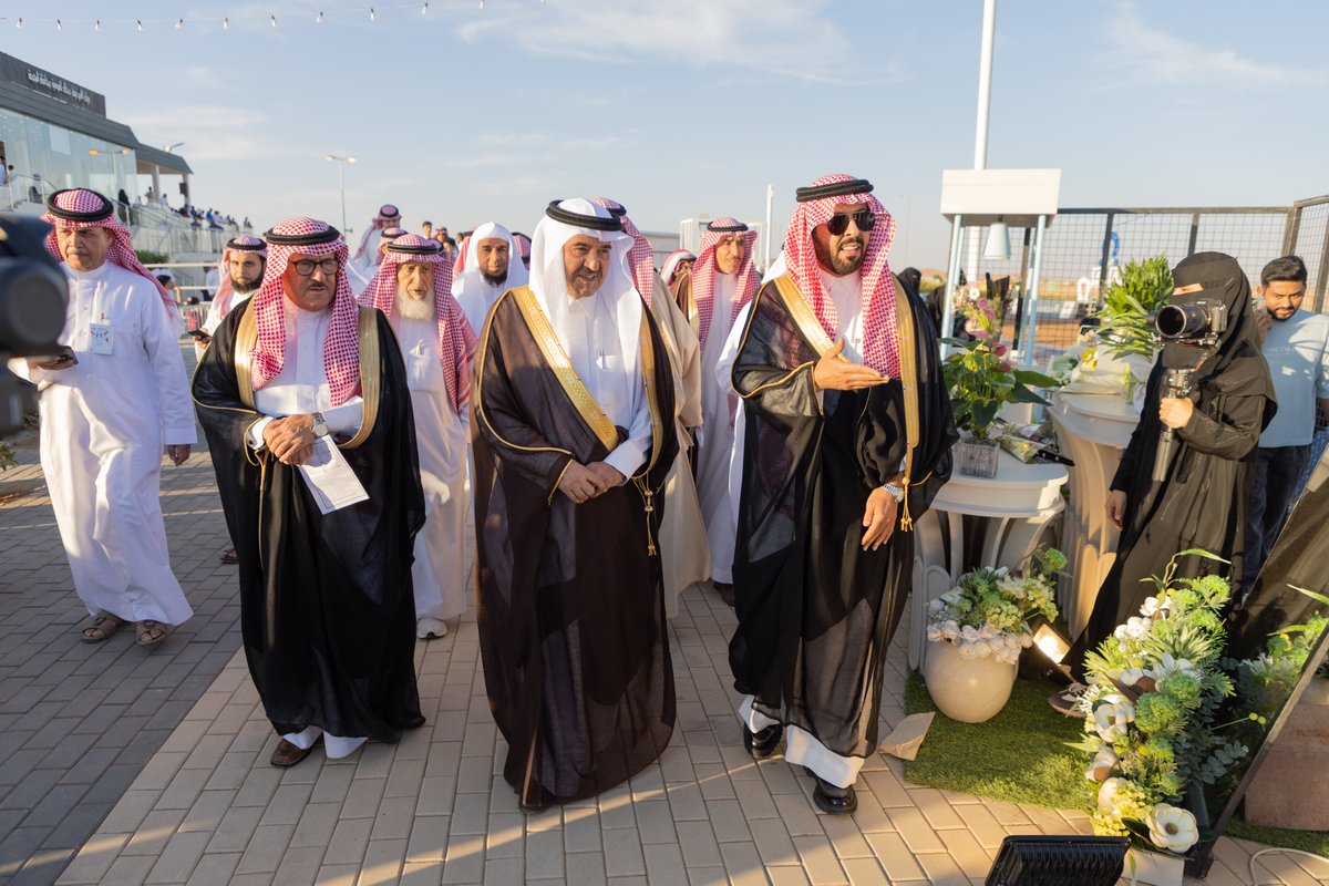 تتقدم إدارة ميدان الأمير فيصل بن خالد للفروسية بمحافظة المجمعة بالشكر والتقدير لــ  "  حكايا الورد  " على تواجدهم في حفل اليوم ومشاركتهم بركن مصاحب لحفلنا اليوم  .
<a href="/tales_roses/">حكايا الورد</a>