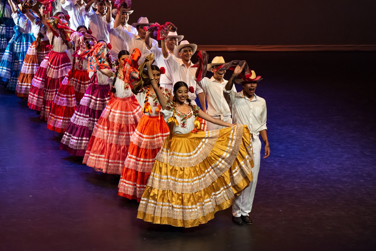 Concluye el X Encuentro Nacional de Danza con 480 participantes, 41 funciones y actividades académicas en recintos emblemáticos de CDMX.
La danza mexicana reafirma su fuerza y diversidad.

#Danza #END2025 #CDMX