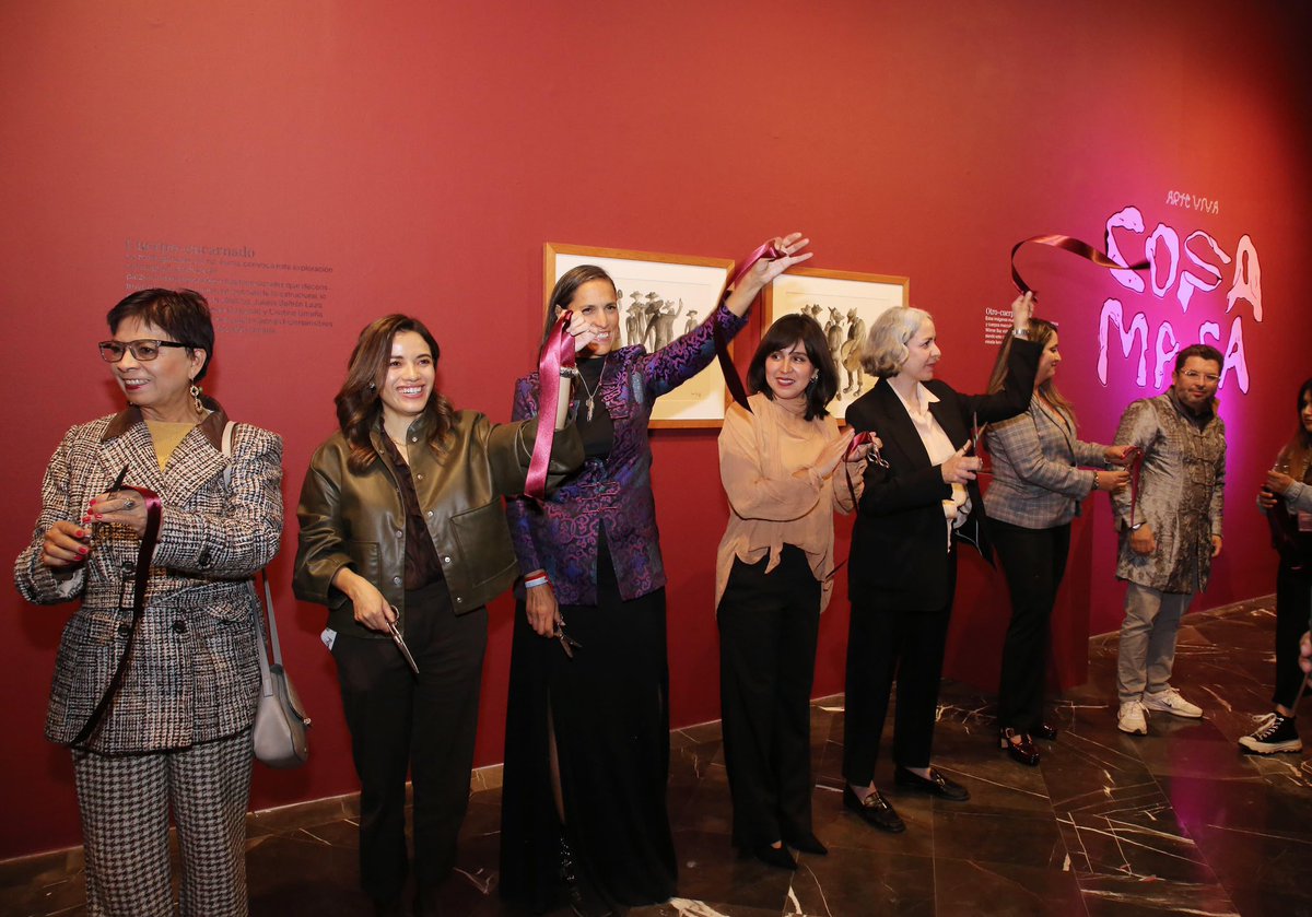 La exposición “Arte Viva: COSA MASA” fue inaugurada por el Gobierno de la Ciudad, en colaboración con Salón ACME y Fomento Cultural BBVA México, con la curaduría de Inari Reséndiz.

Esta muestra podrá visitarse del 21 de noviembre al 21 de enero de 2026.

pueblacapital.gob.mx/noticias/capit…