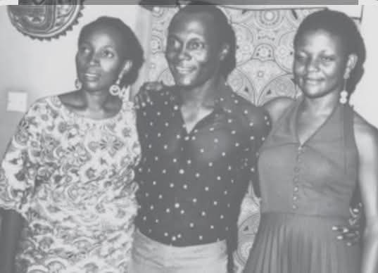 omoluabi1sq's tweet photo. This is Atiku picture in the 70’s with his first wife and a family member.

Where is Tinubu’s picture with his first wife because Aunti Remi can’t be his first wife. https://t.co/GI6UgaPAVX
