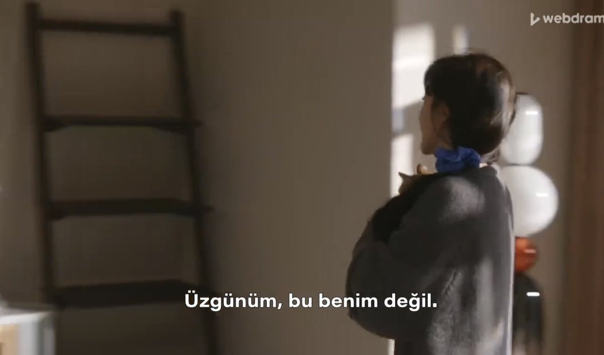 runningcastlee's tweet image. kizla ayni eve çıktı cocuk kendi daoresi yandı diye. sonra eşyalarını yerlestirirken kızın kedisine de kedi tırnağı gelişsin diye oyuncak almis. şöyle inat ama düşünceli erkek karakterler🫣😍 nakliyeciler de diyor ki &quot;sevgiliniz aldi size ama&quot; jajsjdjjd #firstfrost