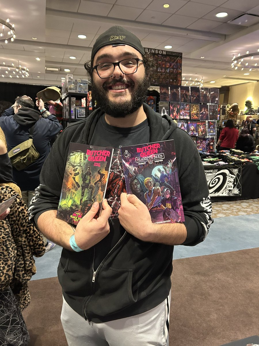 Sweet fancy Moses with arms full of roses, what a fun time at Days Of The Dead Chicago! Thank you to everyone who came by to say hello, got a book signed, or bought some books to take home. 

<a href="/indiecomicszone/">Indie Comics Zone</a> <a href="/PromoteHorror/">PromoteHorror 🎃</a> <a href="/red5comics/">Red 5 Comics</a> <a href="/stormkingcomics/">Storm King Comics</a>