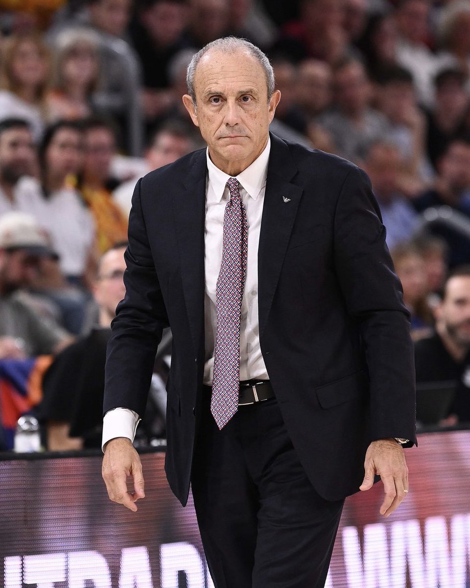 OlimpiaMI1936's tweet image. Ettore Messina lascia l’incarico di allenatore; Peppe Poeta subito Head Coach

🇮🇹 Comunicato ufficiale 👉🏻 tinyurl.com/2ksk43bv

Ettore Messina stepped down; Peppe Poeta takes the Head Coach position

🇬🇧 Official statement 👉🏻 tinyurl.com/mrhmtf75