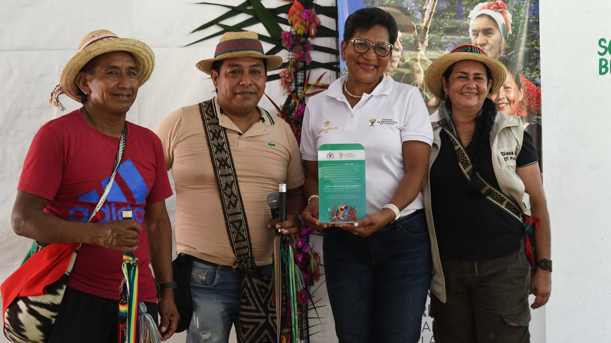 URestitucion's tweet photo. #Noticia | En Putumayo, la #URT entrega más de 🌳350 hectáreas de territorio a la comunidad indígena Ksxa'w Nasa Alto Danubio.
🎉La entidad celebra la restitución en favor de 57 familias, gravemente afectadas por el conflicto armado en Puerto Asís y Puerto Caicedo. Conoce más detalles aquí ⬇️
https://t.co/70ybuDIhbl