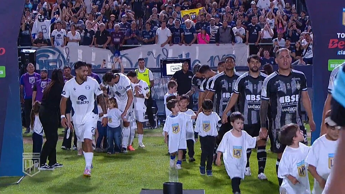 AnaIyticsCSIR's tweet image. #independienterivadavia | CSIR vs Central cordoba, primer partido post título de la lepra. No hay pasillo.