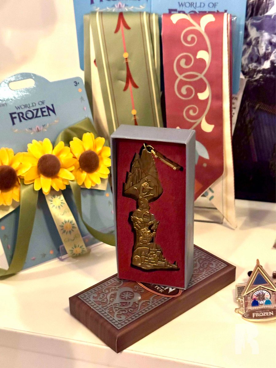 DLPReport's tweet image. ❄️ And here are some merchandise and collectible highlights that will be available at Arendelle Boutique and/or Fjord Kiosk in World Of Frozen:
