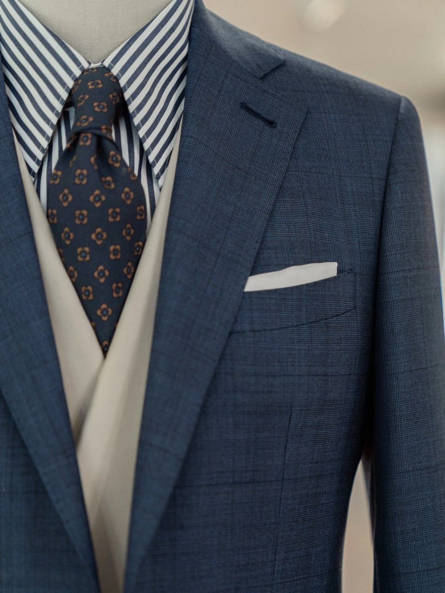 AynAHayes's tweet image. The best gift for your loved ones and elders is a custom made, one of a kind suit  #customize  #design