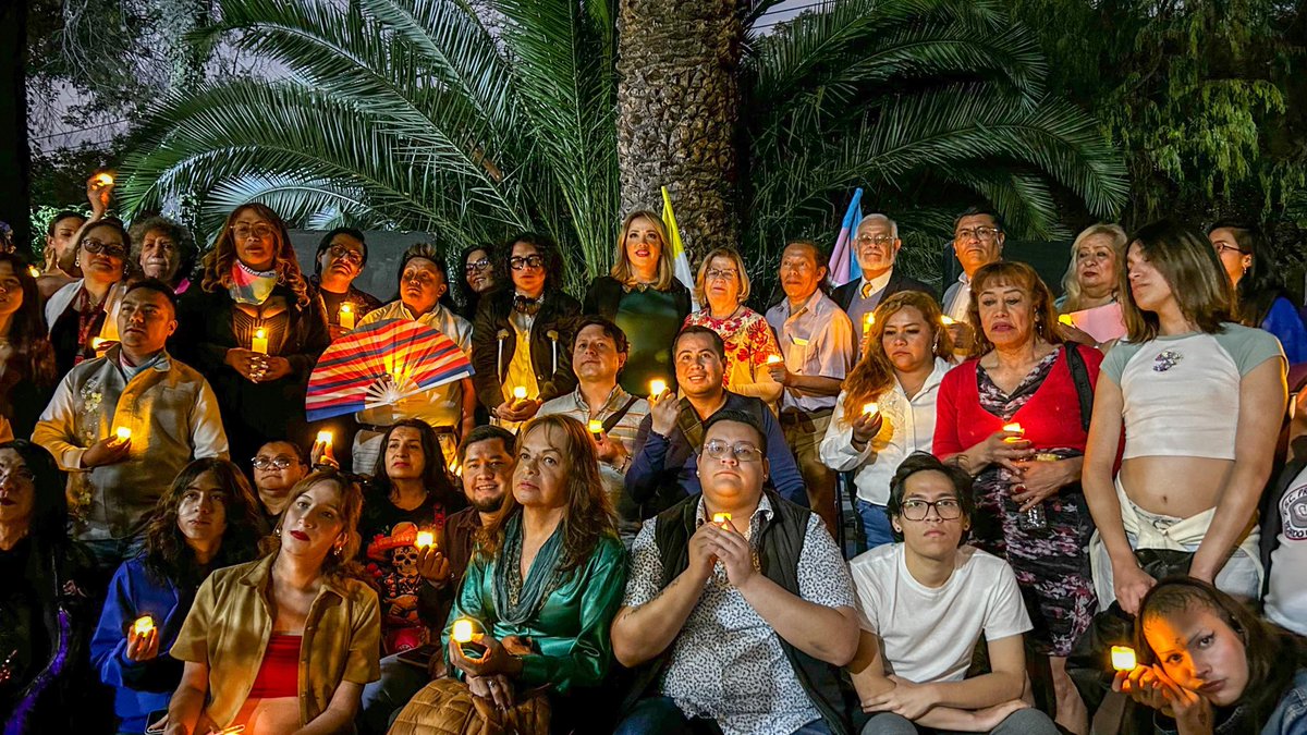 CdmxClinica's tweet image. En el marco del Día de la Memoria Trans, el Ing. Eduardo Rodríguez, director de las Clínicas Especializadas Condesa asistió a la Unidad de Salud Integral para Personas Trans (USIPT); reforzando el compromiso de servicios de salud especializados para la diversidad sexogenérica.