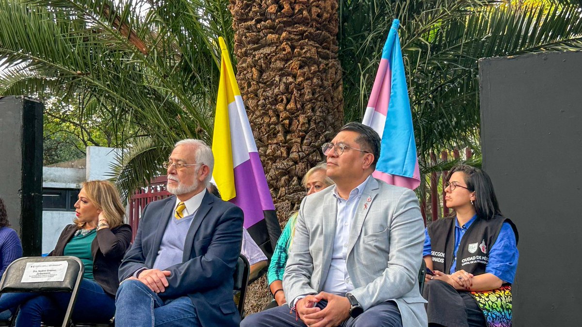 CdmxClinica's tweet image. En el marco del Día de la Memoria Trans, el Ing. Eduardo Rodríguez, director de las Clínicas Especializadas Condesa asistió a la Unidad de Salud Integral para Personas Trans (USIPT); reforzando el compromiso de servicios de salud especializados para la diversidad sexogenérica.