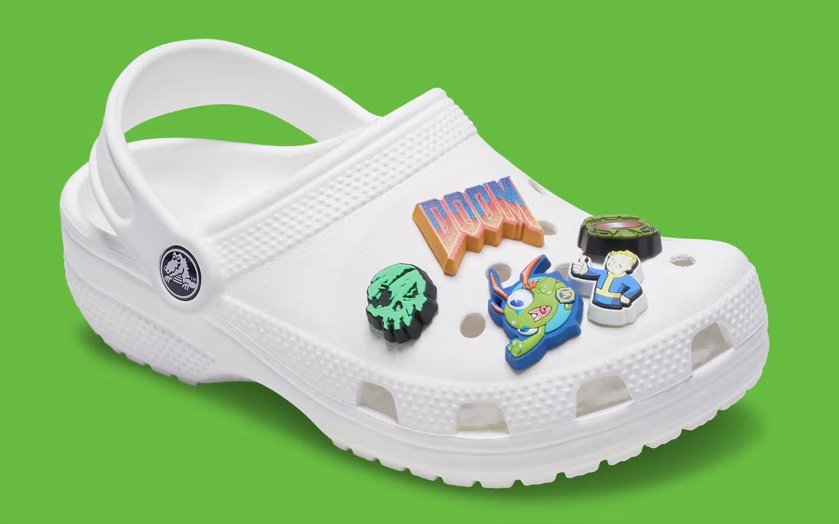 Microsoft heard you loved the Windows XP Crocs so it made some Xbox ones too 😅 they’re available tomorrow for $80 crocs.com/p/xbox-classic…