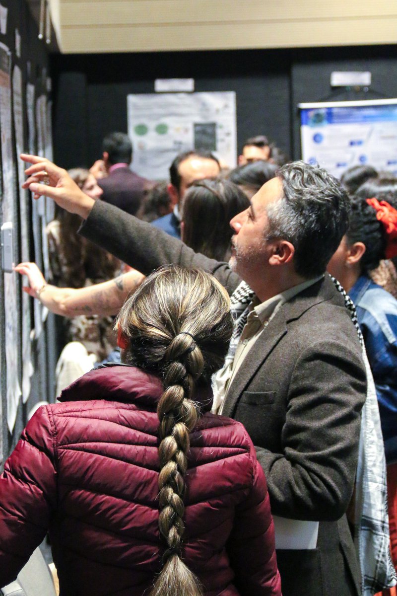 Así cerramos el semestre 2025-3 ✨ El 14 de noviembre, realizamos la Jornada Académica de Cierre de Semestre para las maestrías MGA, MCUBI y MDR. Estudiantes y profesores discutieron sus proyectos  en una exposición de pósteres. El encuentro culminó con un coctel de integración.