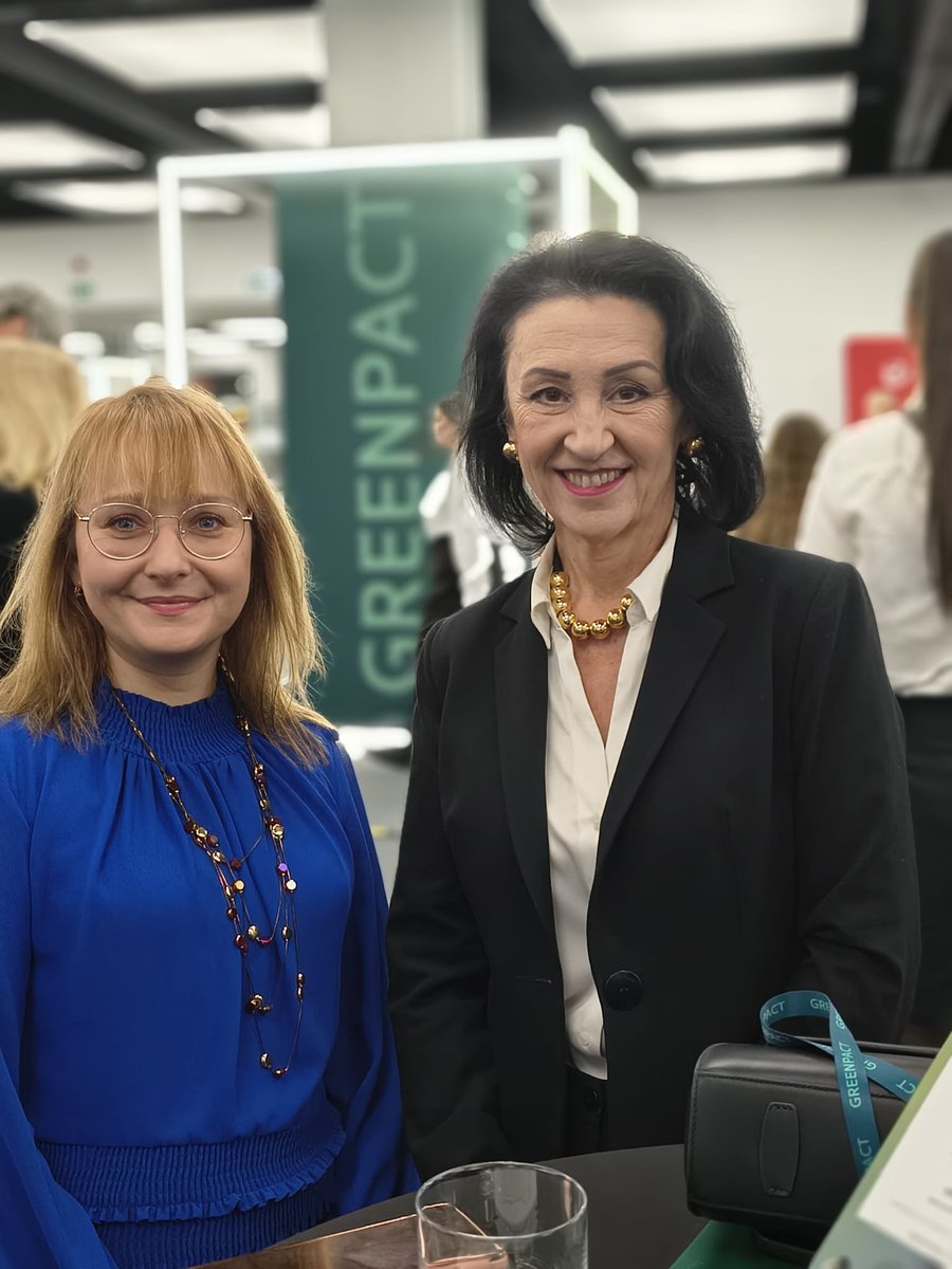 GoTracz's tweet photo. 🌻 #GREENPACT2025! 👏
💚 To była niepowtarzalna przestrzeń, aby na poważnie podyskutować o zielonej polityce, sprawiedliwej transformacji i innych wyzwaniach XXI wieku. Była to również świetna okazja na spotkanie z zielono myślącymi znajomymi z różnych branż i dziedzin 🥰 Serdecznie dziękuję za każdą rozmowę, a organizatorom raz jeszcze za zaproszenie! 🤝
💪 Dziękuję także moim współdebatantom i współdebatantkom, jak i prowadzącej naszej rozmowy o sprawiedliwej transformacji. To była naprawdę interesująca i merytoryczna dyskusja!
#GoTracz #Naprzód