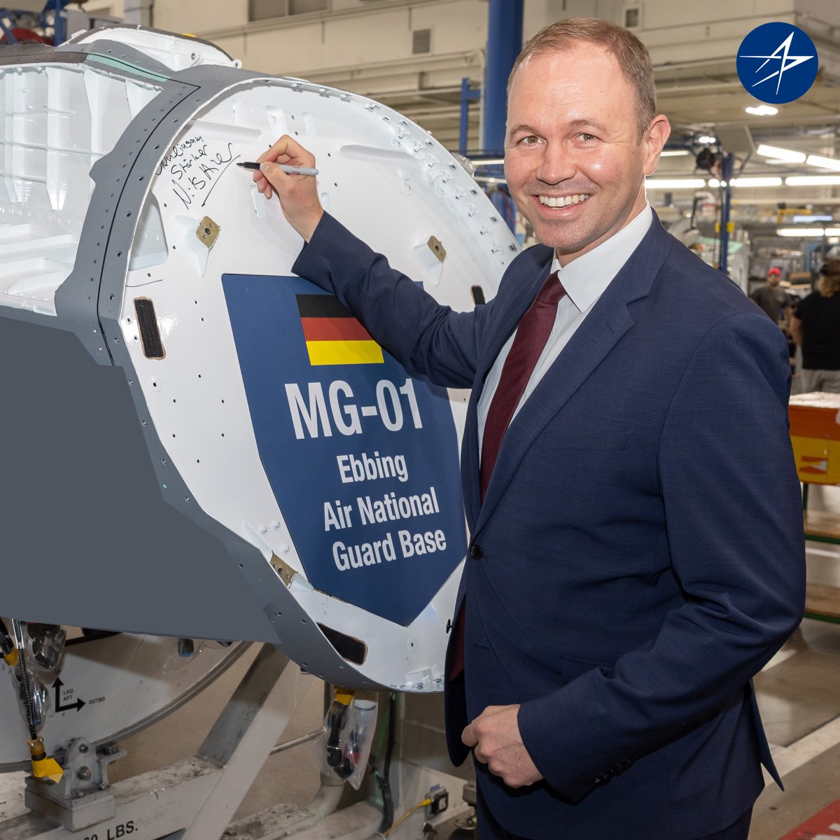 LMEuropeNews's tweet image. German State Secretary Nils Hilmer visited @LockheedMartin Fort Worth to sign a forward fuselage bulkhead of Germany’s 1st F‑35A. Final assembly and inaugural flight are set for next year, delivering sovereign security and @Team_Luftwaffe&apos;s most capable fighter for NATO. 🇩🇪