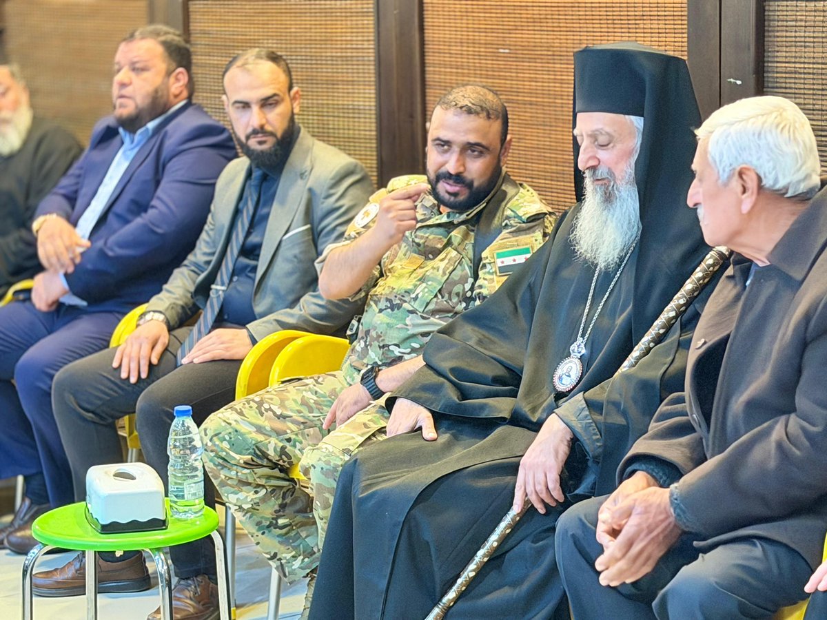 raaadold's tweet photo. قام قائد الفرقة 62 العميد محمد حسين الجاسم  ومدير منطقة محردة  السيد أحمد الصيادي أبو عبد الرحمن ومدير منطقة الغاب  السيد فايز لطوف أبو علاء وخوارنة مدينة السقيلبية ومطران حماة وضباط من الفرقة 62بتقديم واجب  العزاء للفقيد سيمون عوكان  وعائلته الكريمة ولأهلنا في مدينة محردة الكرام https://t.co/ZDTlZuaYKP