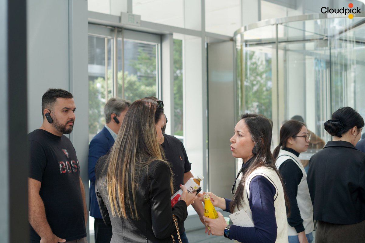 CloudpickTech's tweet image. 🇧🇷 Honored to welcome a Brazil innovation &amp;amp; industry delegation to Cloudpick — leaders from Instituto Caldeira, SP Ventures, Agibank, Grupo Vibra, Panvel &amp;amp; more exploring AI-powered autonomous retail for LATAM. #Cloudpick #AI #SmartRetail #Brazil #DigitalTransformation