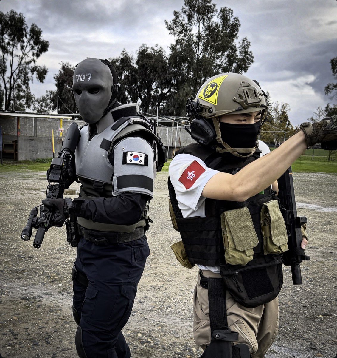 AgentAden's tweet image. This duo never gets old! 

#R6S #RainbowSixSiegeCosplay