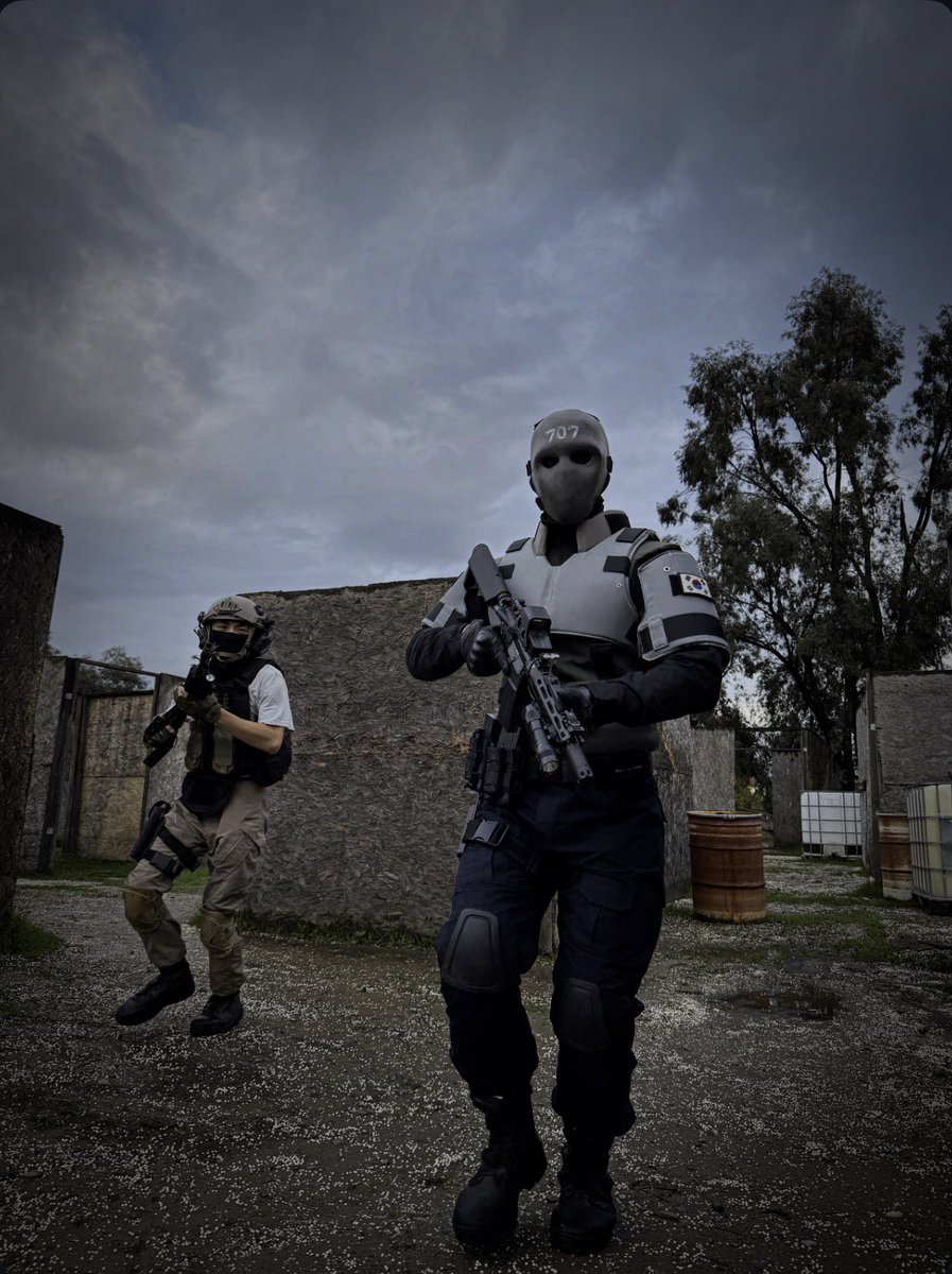 AgentAden's tweet image. This duo never gets old! 

#R6S #RainbowSixSiegeCosplay