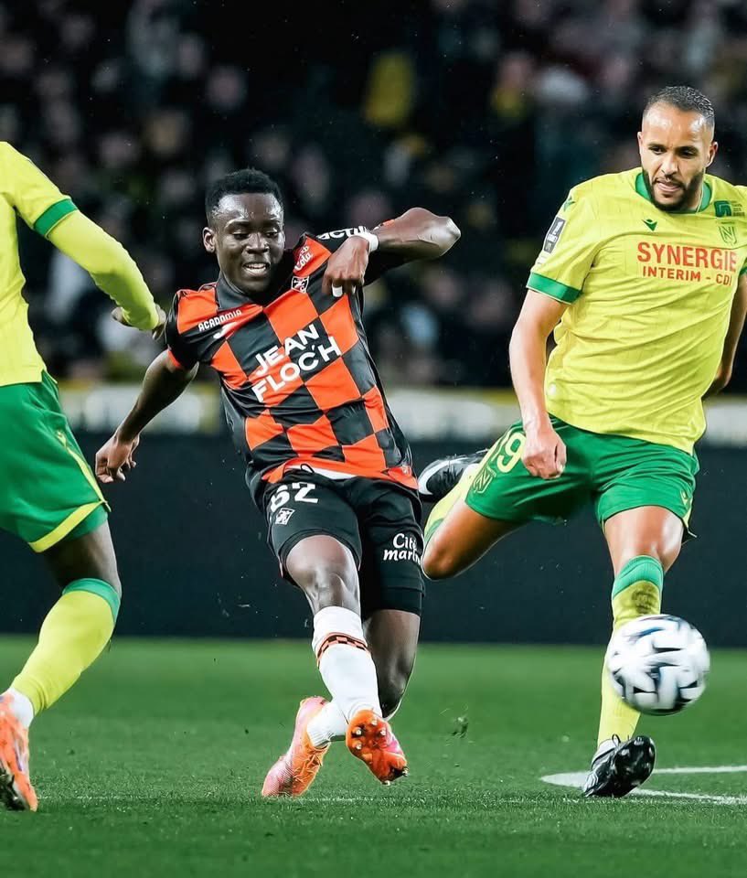 lataniere237's tweet image. Arthur Avom a encore régalé contre Nantes.

Le milieu camerounais a livré une grosse performance, infatigable et omniprésent, malgré le nul de Lorient au Stade de la Beaujoire (1-1). 🇨🇲🔥