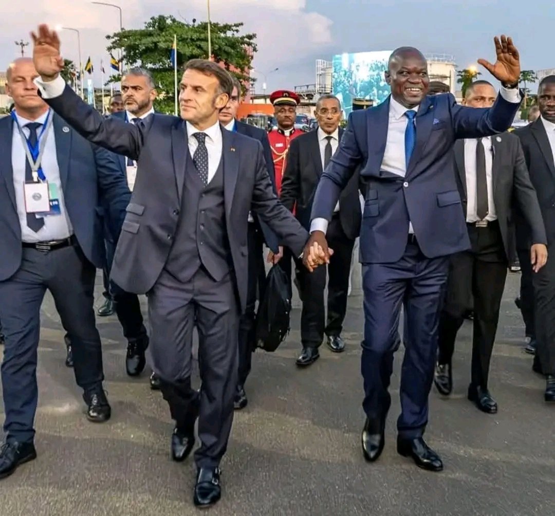 _Adama_2002's tweet photo. À l'investiture du Président gabonais quand son nom a été prononcé que s'est-il passé ? Comme pour dire que l'africain ne sait pas ce qu'il veut.Quand nos Présidents se rendent en France est-ce que le peuple sort pour les acclamer ?Eux ils savent ce qu'ils veulent. Pauvre Afrique https://t.co/DqgI8HFS9e
